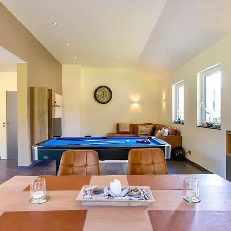 Mom's * Burg Reuland